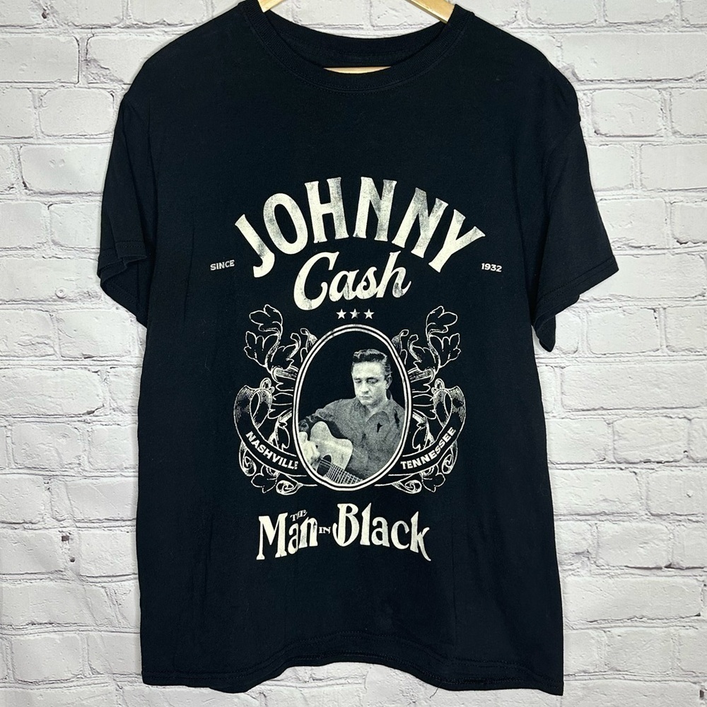 Johnny Cash Man in Black short sleeve graphic T-shirt